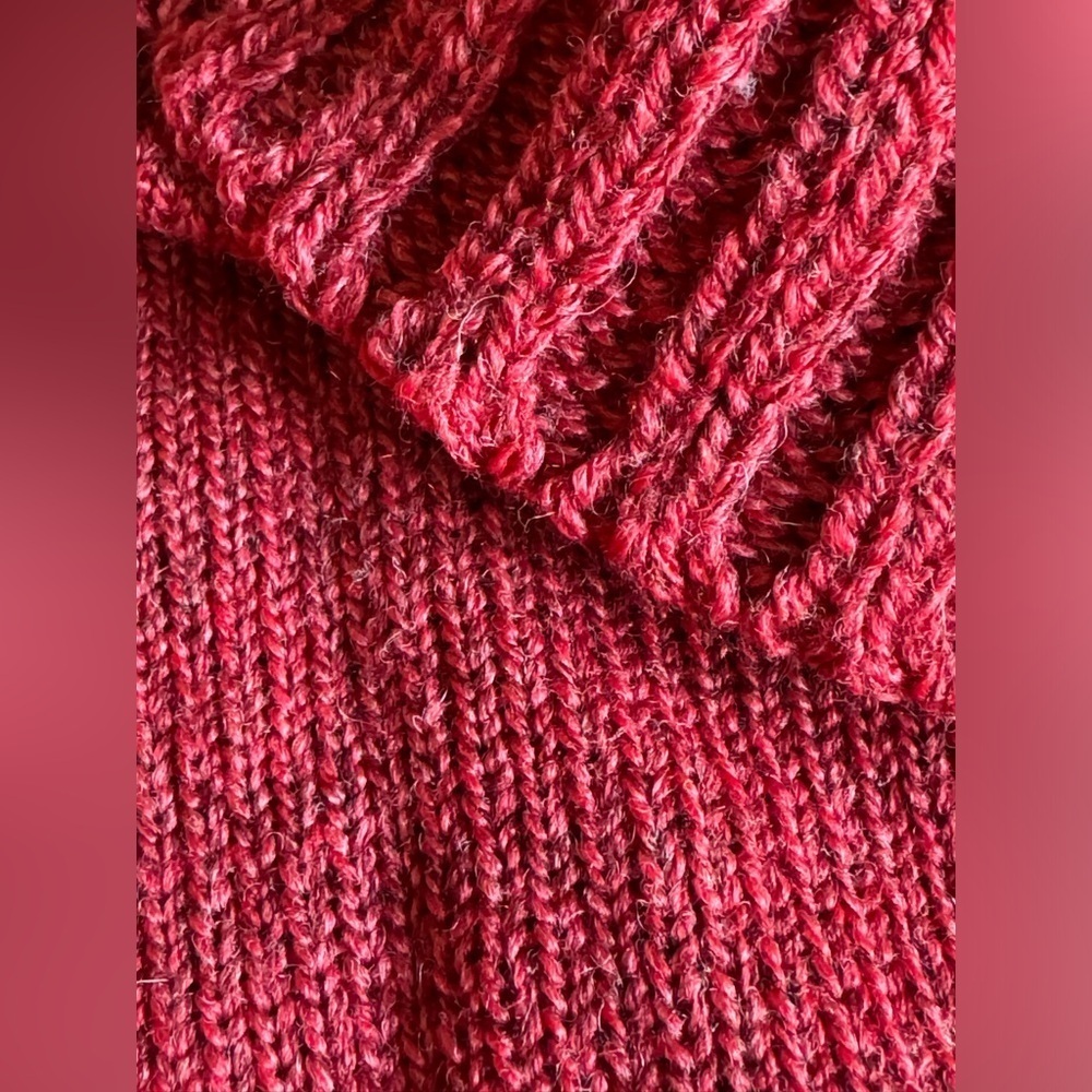 New Urku Red Alpaca Blend Made in Ecuador Soft & Cozy 2 Button Poncho - One Size - Picture 8 of 12